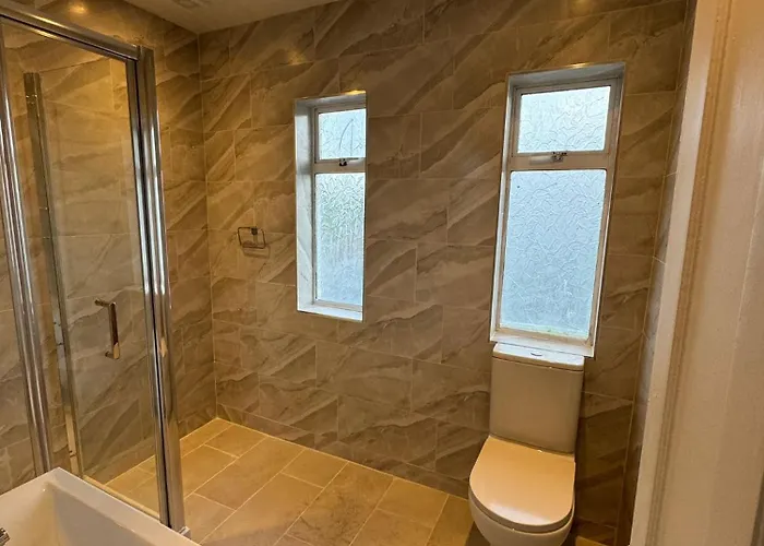 Very Nice Triple At 2 Iveragh Rd-5 Dublin