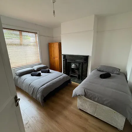 Very Nice Triple At 2 Iveragh Rd-5 Guest house *