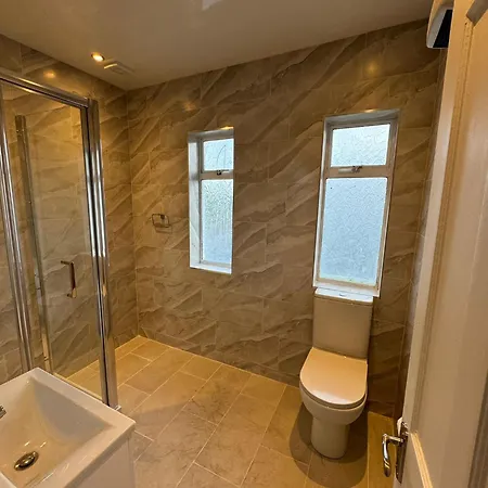 Very Nice Triple At 2 Iveragh Rd-5 Dublino